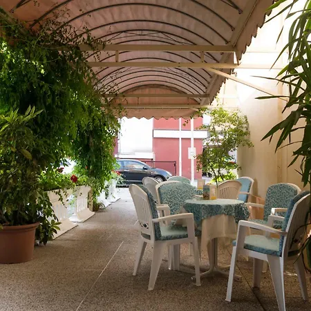 Casa Mia Hotel 2*
