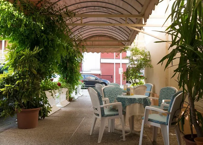 Casa Mia Hotel 2*